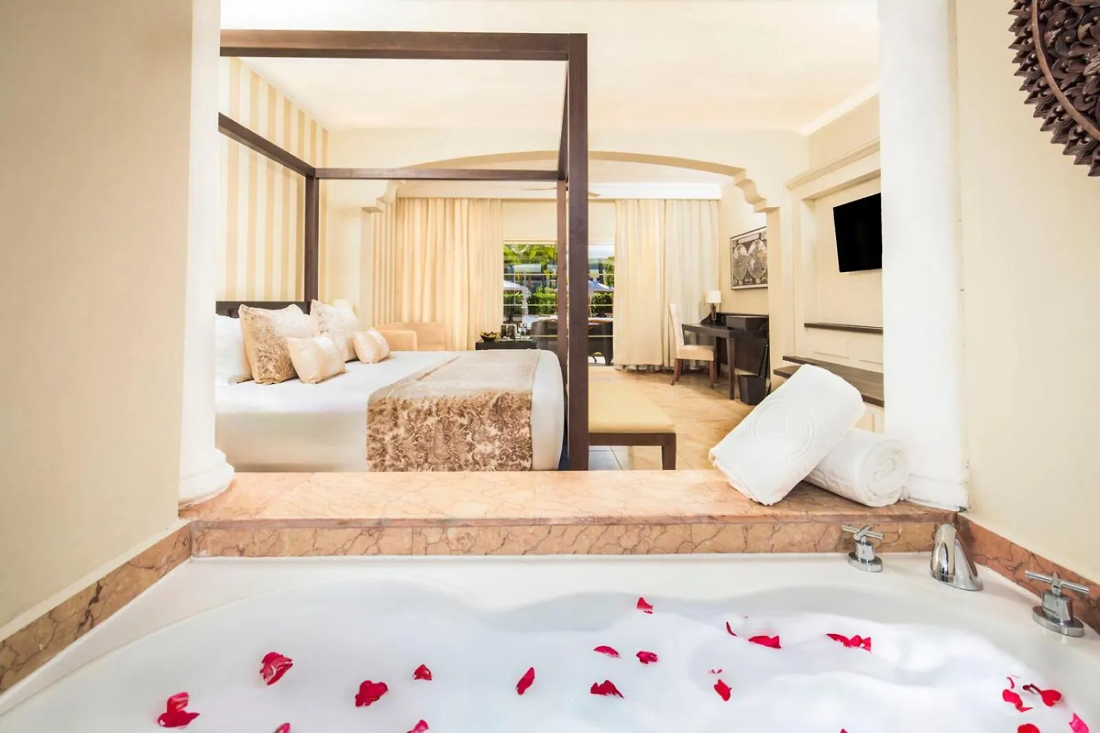 Majestic Colonial Punta Cana - Solo Adultos Resort